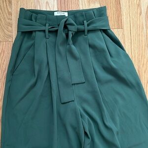 Aritzia Babaton Paperbag tie front pant size 6 Green